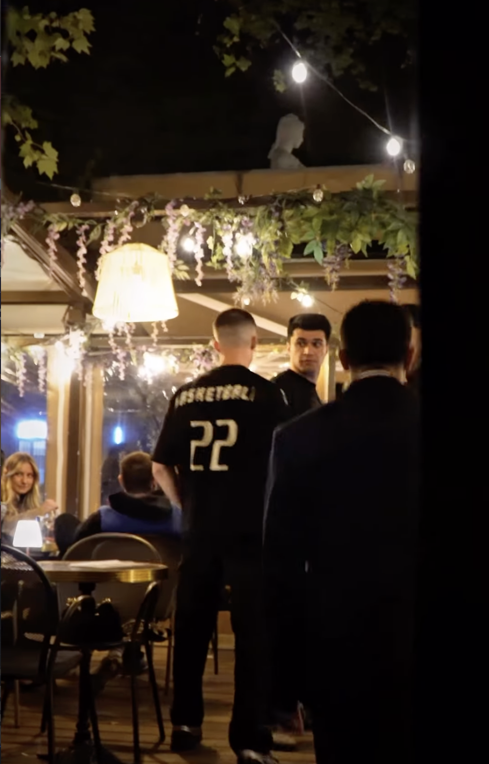 L’Estello à Aix-en-Provence : cocktails, cave d’exception et DJ sets sur le Cours Mirabeau